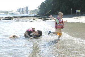 海水浴でtシャツ着たままってマナー違反なの？メリットも解説！